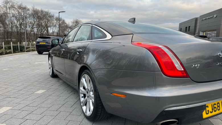 Jaguar XJ 3.0d V6 Portfolio 4dr Auto Diesel Saloon